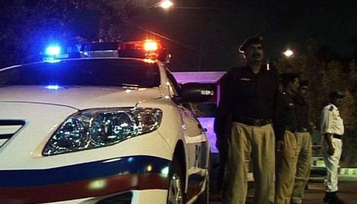 Law students vandalize Karachi’s Defence police station, assault cops Law students vandalize Karachi’s Defence police station, assault cops